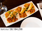 Morrocan lamb and harissa rolls with couscous. Стоковое фото, фотограф Яков Филимонов / Фотобанк Лори