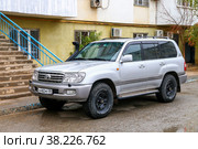 Toyota Land Cruiser 100 (2022 год). Редакционное фото, фотограф Art Konovalov / Фотобанк Лори