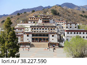 Baotou, Inner Mongolia, China, buildings of Wudangzhao Lamasery. Уданчжао- крупнейший ламаистский монастырь во Внутренней Монголии, Китай (2018 год). Стоковое фото, фотограф Римма Тельнова / Фотобанк Лори