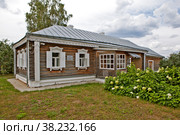 Дом священника И.Я. Смирнова. Село Константиново, Рязанская область (2022 год). Редакционное фото, фотограф Сергей Афанасьев / Фотобанк Лори