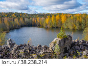 Старая каменоломня на берегу озера. Карелия (2022 год). Стоковое фото, фотограф Анна Карасева / Фотобанк Лори