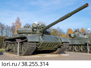 KIROVSK, RUSSIA - OCTOBER 24, 2022: Soviet medium tank of T-62M in the exposition of the museum "Breakthrough of the Siege of Leningrad" on a sunny October day. Редакционное фото, фотограф Виктор Карасев / Фотобанк Лори