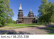 Церковь Успения Пресвятой Богородицы из деревни Никулино (1599 г.). Музей деревянного зодчества в Витославицах, Великий Новгород. Солнечный день в сентябре. (2022 год). Редакционное фото, фотограф Сергей Рыбин / Фотобанк Лори