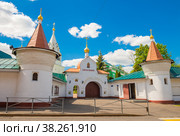 Подворье Афонского Пантелеимонова монастыря (Афонское подворье). Улица Гончарная. Москва. Россия (2022 год). Редакционное фото, фотограф E. O. / Фотобанк Лори