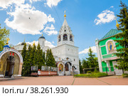 Храм Никиты Мученика на Швивой горке за Яузой. Шатровая колокольня. Подворье Афонского Пантелеимонова монастыря (Афонское подворье). Москва. Россия (2022 год). Редакционное фото, фотограф E. O. / Фотобанк Лори