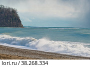 Черном море штормит, осень у берега. Краснодарский край, Туапсинский район, Михайловская бухта. (2022 год). Стоковое фото, фотограф Александр Циликин / Фотобанк Лори