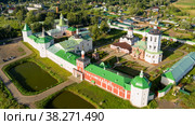 Вид с воздуха на Николо-Пешношский монастырь летним вечером на закате (2021 год). Стоковое фото, фотограф Pukhov K / Фотобанк Лори
