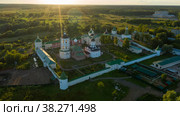 Вид с воздуха на Николо-Пешношский монастырь летним вечером на закате (2021 год). Стоковое фото, фотограф Pukhov K / Фотобанк Лори
