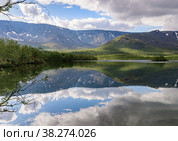 Beautiful landscape of a mountain lake Small Vudyavr with reflection of clouds in the water. Khibiny, Murmansk region, Kola Peninsula, Russia. Стоковое фото, фотограф Михаил Аккуратoв / Фотобанк Лори