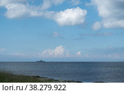 Военный, сторожевой корабль у берегов Крыма. Известняковые скалы на берегу мыса Тарханкут. Бухты и красивые виды на прибрежной линии Черного моря. Лето. День. Стоковое фото, фотограф Виктор Истомин / Фотобанк Лори