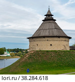 Покровская башня Окольного города. Псков (2019 год). Редакционное фото, фотограф Александр Щепин / Фотобанк Лори