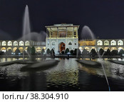 Площадь Нагш-Джахан в Эсфахане (Иран) (2022 год). Редакционное фото, фотограф Максим Гулячик / Фотобанк Лори