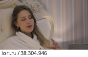 Girl actress of Slavic appearance in white shirt shows her emotions. Стоковое видео, видеограф Aleksandr Golubev / Фотобанк Лори
