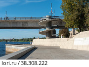 Винтовая лестница Ольгинского моста. Псков (2019 год). Редакционное фото, фотограф Александр Щепин / Фотобанк Лори