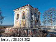 Павильон Эрмитаж. Петергоф. Санкт-Петербург (2018 год). Редакционное фото, фотограф Александр Щепин / Фотобанк Лори