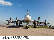 Стратегический ракетоносец Ту-95МС на Международном авиационно-космическом салоне в Жуковском. Московская область, Россия (2019 год). Редакционное фото, фотограф Наталья Волкова / Фотобанк Лори