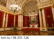 The Petrovsky (Small Throne) Hall of the Winter Palace was created in 1833 according to the project of O. Montferrand. Dedicated to the memory of the Russian Emperor Peter I. St. Petersburg, Russia (2015 год). Редакционное фото, фотограф Наталья Волкова / Фотобанк Лори