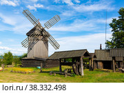 Wooden windmill in Mari Ethnographic Open-Air Museum (2021 год). Редакционное фото, фотограф Яков Филимонов / Фотобанк Лори