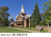 Церковь Рождества Богородицы из села Передки (1531 г.)  Музей деревянного зодчества в Витославицах, Великий Новгород. Солнечный день в сентябре. (2022 год). Редакционное фото, фотограф Сергей Рыбин / Фотобанк Лори