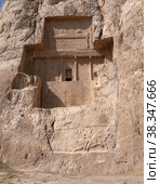 Гробница Дария II Бастарда в Накше-Ростам (Иран) (2022 год). Редакционное фото, фотограф Максим Гулячик / Фотобанк Лори