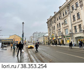 Москва, улица Покровка, дом 19 осенью в пасмурную погоду. Доходный дом Федора Рахманова, 1898-1899 гг. (2022 год). Редакционное фото, фотограф Овчинникова Ирина / Фотобанк Лори