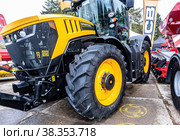 Modern agricultural wheeled tractor JCB (2019 год). Редакционное фото, фотограф FotograFF / Фотобанк Лори
