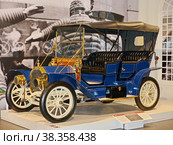 Автомобиль "Buick Mod. 33 Toy Tonneau", 1911 г., универсал, 22,5 л.с., США. Стоимость автомобиля была 950 долларов (в то время как цена «популярного» автомобиля Ford T составляла 680 долларов). Музей автомобильной техники. Верхняя Пышма, Россия, 12.09.2020. Редакционное фото, фотограф Сергей Елизарьев / Фотобанк Лори