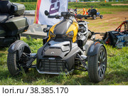 Трицикл Can-am представлен на первом этапе гоночной серии F7 CHALLENGE 2021, Авто-Мото Трасса Бурцево. Редакционное фото, фотограф Pukhov K / Фотобанк Лори