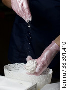 Homemade zephyr. White tray with marshmallows. A woman sprinkles marshmallows with dextrose. Стоковое фото, фотограф Vadzim Yakubovich / Фотобанк Лори