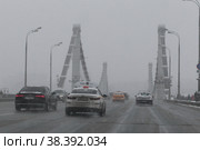 Москва Крымский мост зимой (2021 год). Редакционное фото, фотограф Дмитрий Неумоин / Фотобанк Лори
