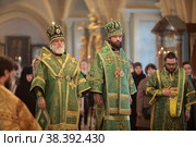 Москва, митрополит Крутицкий и Коломенский Павел и епископ Луховицкий Пётр в Новодевичьем монастыре (2021 год). Редакционное фото, фотограф Дмитрий Неумоин / Фотобанк Лори