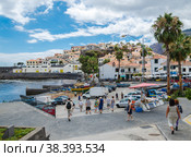 The fishing village of Camara de Lobos (2012 год). Редакционное фото, фотограф Михаил Аккуратoв / Фотобанк Лори