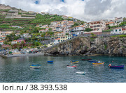 Camara de Lobos bay view from the ocean (2012 год). Редакционное фото, фотограф Михаил Аккуратoв / Фотобанк Лори