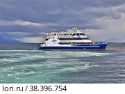 Ushuaia, Tierra del Fuego, Argentina - 22 Dec 2019. The cruise on Beagle channel close Ushuaia, Argentina. Редакционное фото, фотограф Сергей Стрелков / Фотобанк Лори