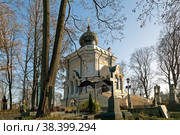 Вид на Никольскую церковь на старинном Никольском кладбище. Александро-Невская лавра. Санкт-Петербург (2020 год). Редакционное фото, фотограф Валентина Качалова / Фотобанк Лори