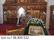 Литургия в Великий четверг в Бобреневом монастыре Коломны, митрополит Ювеналий (2018 год). Редакционное фото, фотограф Дмитрий Неумоин / Фотобанк Лори