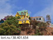 Valparaiso, Chile - 30 Dec 2019. The vintage house in Valparaiso, Pacific coast, Chile. Редакционное фото, фотограф Сергей Стрелков / Фотобанк Лори