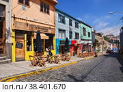 Valparaiso, Chile - 30 Dec 2019. The vintage street in Valparaiso, Pacific coast, Chile. Редакционное фото, фотограф Сергей Стрелков / Фотобанк Лори