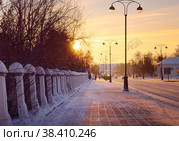 Tobolsk in winter. Semyon Remezov Street in golden light at sunset. Редакционное фото, фотограф ArhSib / Фотобанк Лори