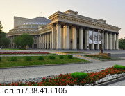 The building of the Novosibirsk Opera theatre. Редакционное фото, фотограф ArhSib / Фотобанк Лори