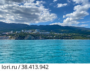 Вид на детский лагерь "Артек" с моря, Гурзуф (2022 год). Стоковое фото, фотограф Мария Кылосова / Фотобанк Лори