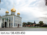Город Тула, Россия. Свято-Успенский собор - православный собор в Тульском Кремле. Дневное голубое небо и теплый мягкий солнечный свет. Религия. Путешествия по России. (2020 год). Стоковое фото, фотограф Photojuli / Фотобанк Лори