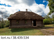 ЯСНАЯ ПОЛЯНА. ТУЛЬСКАЯ ОБЛАСТЬ. РОССИЯ - 12 сентября 2020 года: Кучерская изба. Стоковое фото, фотограф Photojuli / Фотобанк Лори