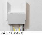 Double-band antenna router is installing on wall. Стоковое фото, фотограф Кекяляйнен Андрей / Фотобанк Лори