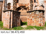 Церковь Параскевы Пятницы на Торгу (фрагмент здания). Ярославово Дворище. Великий Новгород. Россия (2022 год). Редакционное фото, фотограф E. O. / Фотобанк Лори
