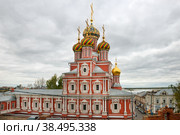 Рождественская (Строгоновская) церковь собора Пресвятой Богородицы, украшенная резьбой по камню. Церковь возводилась на средства купца Г. Строганова, была домовой церковью в городской усадьбе. Нижний Новгород, Россия (2019 год). Стоковое фото, фотограф Pukhov K / Фотобанк Лори