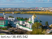 Вид сверху на Благовещенский монастырь, Семинарская церковь Алексия, митрополита Московского. Мельничный переулок. Нижний Новгород, Россия (2019 год). Редакционное фото, фотограф Pukhov K / Фотобанк Лори