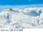 Россия. Санкт-Петербург. Авиационное военное шоу. Выступление авиационных групп в честь Дня Победы. Russia. Saint-Petersburg. Aviation military show. Performance of aviation groups in honor of the Victory Day. (2016 год). Редакционное фото, фотограф Алексей Смышляев / Фотобанк Лори