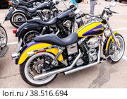 Harley Davidson motorcycles on the city street (2018 год). Редакционное фото, фотограф FotograFF / Фотобанк Лори