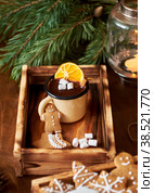 Hot chocolate with orange and marshmallows. Christmas decorations. Gingerbread men. Fir branches. Wooden background. Side view. Стоковое фото, фотограф Лютик Фалисова / Фотобанк Лори